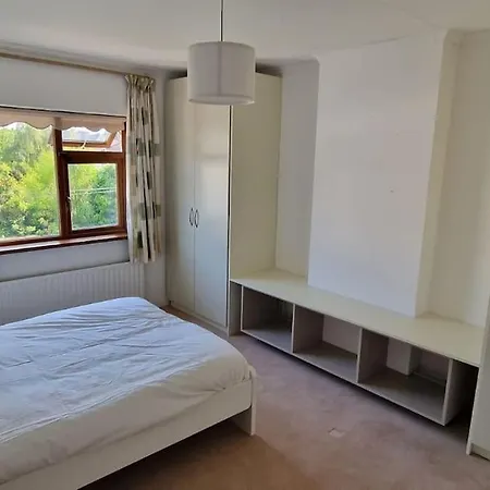Hotel In Monkstown 3*